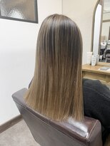 ガルボ ヘアー(garbo hair) ブリーチ 10代 20代 バレイヤージュ ベージュ 外国人風カラー