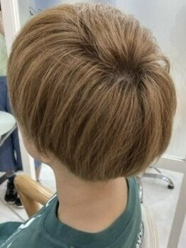 頭皮は見えない！だから、敏感な大人の肌の“変化”に気づけない…私達は健康な頭皮にこだわります。