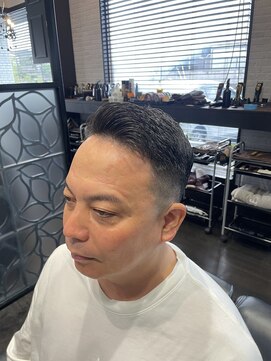 ヒロザバーバー(HIRO THE BARBER) アップバングショート