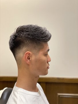 ヒロギンザバーバーショップ 神楽坂店(HIRO GINZA BARBER SHOP) フェード+アイロンパーマ