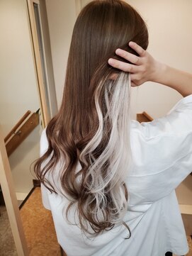 ラシック(Rachic) ブラウンカラー+ホワイトイヤリング