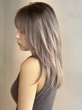 ヨロ 小岩(YOLO) レイヤーカットハイライトショートヘアイルミナカラーオージュア