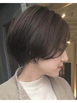 リアン アオヤマ(Liun Aoyama)&nbsp;ショートヘア/前髪長め/丸みくびれ/30代/40代/50代