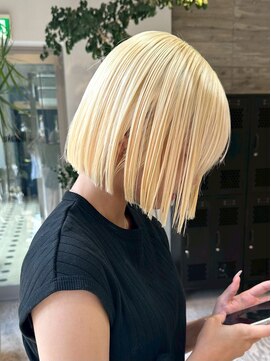 ヲタク(wotaku.) ホワイトブロンド抜きっぱなしブロンドブリーチハイトーンボブ