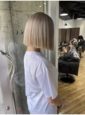 ホワイトベージュ　くすみベージュ　ケアブリーチ　ボブ