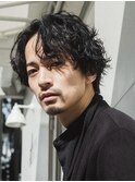 大人の黒髪ヘア刈り上げ無い波巻きツイストスパイラルパーマ