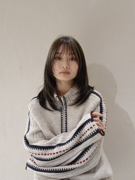 ルル 表参道(lulu.) レイヤーカット ハイライト ミディアム ダークアッシュ【Riku