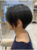 ツーブロック　刈り上げ女子ハンサムショート　メンズライク
