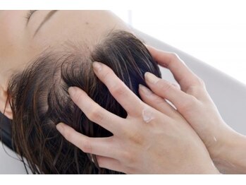 ヘアープロデュース ケーズビー(Hair produce K'sB)の写真/髪のダメージを根本から改善！頭皮からしっかりケアしていくので、髪本来の美しさを取り戻してくれる。