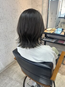 リム(RIM.) [暗髪/オリーブグレージュ/くびれヘア/ミディアムレイヤー]