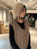 ミュー(miμ)&nbsp;インナーブラックのハイトーンベージュとくびれレイヤーボブ