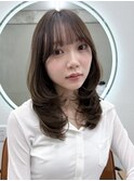 内巻きワンカールレイヤーミディアムシースルーバングヘア