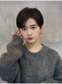 前下がりハンサムショート/小顔センターパート暗めカラー