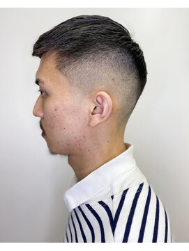 フランクスバーバー アンド ビアークラブ(FRANK'S BARBER and BEER CLUB) サイドグラデーションクロップフェードカット