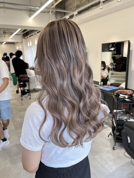 シエラ 南船場(CIERA.) ラフウェーブバレイヤージュ アッシュブラック グレージュカラー