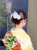 クルム(KURUMU)&nbsp;成人式シニヨンスタイル