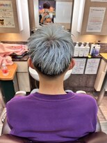 銀座マツナガ 浅草店&nbsp;スキンフェード短髪ショート/アップバング/グレーシルバー