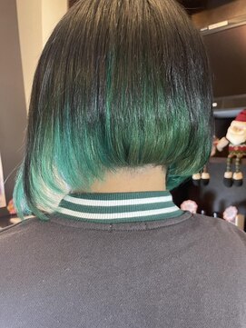 エノモト(ENOMOTO) 20代30代前下がりボブ×ショートインナーグリーンカラー