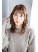 ショートバングの内巻きレイヤースタイル