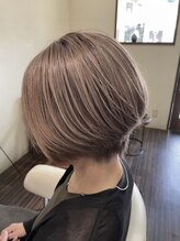 ヘアーズ トラスト(hair's TRUST) くびれショートミルクティーベージュ