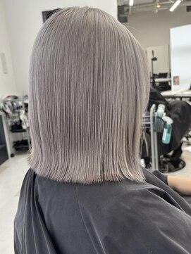 ビーシャンス(B.Chance) ホワイトシルバー