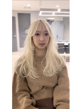 ハイトーンカラー.ホワイトブロンド.レイヤーカット