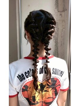 ペロ(pelo) [アレンジ]ツイスト編み込みのラフアレンジ