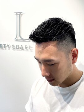 リバティシェアバーバー 銀座2nd(LIBERTY SHARE BARBER) スキンフェードコテパーマ濡れパンマッシュパーマ[銀座<理容室>]