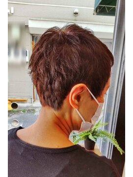 ホーリーグレイル(Holy grail) くせ毛生かしたベリーショート