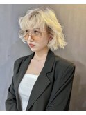 外国人の色素薄い地毛が生えてきた的なデザインカラー!