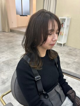 ウノヘアー(UNO HAIR) 20代／30代／レイヤーカット／オリーブカラー／トリートメント