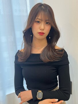 リス バイ ソヨン(Lis by SOYON) 外ハネミディアムレイヤーグレージュ顔まわりカット