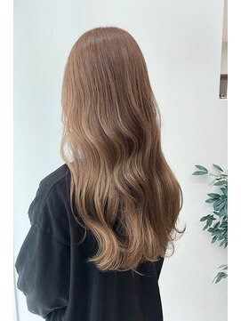 ヌードルバイコア(noodle by CoRe.gn) 柔らかベージュの艶ウェーブ