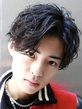 オーシャントーキョー 大阪(OCEAN TOKYO) 韓国ヘアカルマパーマコンマバングセンターパート黒髪ウルフ