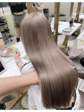 ロール 博多(Role) レイヤー/ブリーチ/ミルクティーベージュ/ハイトーン/似合わせ