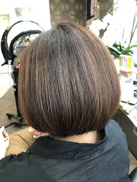 サロンドジュネ(salon de JUNE) ふんわり大人ショートボブ