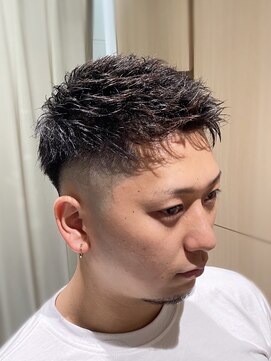 リバティシェアバーバー 銀座(LIBERTY SHARE BARBER) 2ブロック アップバングショート / フェードカット