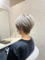 リュドール 名駅(Rue D'or)&nbsp;ハイトーン白髪ぼかしショートスタイル