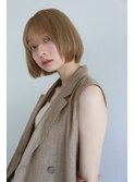 こなれ感たっぷりのストレートボブ ペールベージュ