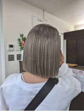 オルオル(OLU OLU) 切りっぱなしハイトーンボブ