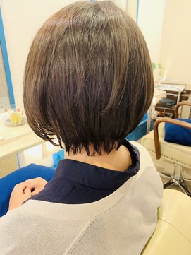 リス(lys) 気持ち前上りショートボブ