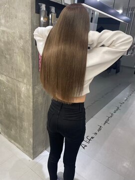 キング 高槻(K!ng) ハイライトカラーミルクティーベージュレイヤーカット