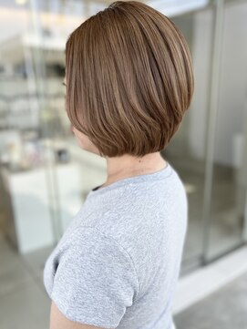 ヒビカ(HIBIKA) ハイトーンカラー ショートボブ