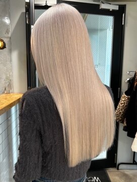 ミルクティーベージュ/ブリーチカラー/髪質改善/レイヤーカット