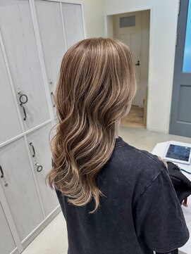 アンソル 戸田店(N'SOL) 伸びてきた白髪と馴染む明るめハイライト