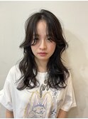 レイヤーカット×くびれシルエットで軽やかウェーブ