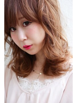 イソラブル(ISOLA-blu) 【上品な透明感】ハイベージュ×可愛いミディアムスタイル