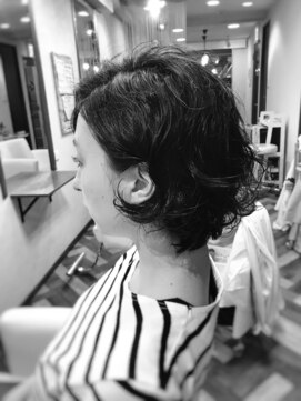 ノア(Noa) ショートボブにリッジカール