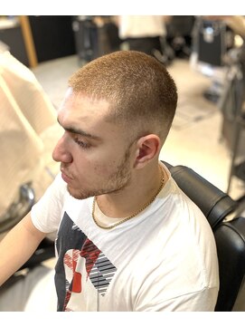 フランクスバーバー アンド ビアークラブ(FRANK'S BARBER and BEER CLUB) ストリートボウズスキンフェードバズカット　I