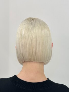 エゴ 池袋(EGO) ホワイトブロンド/切りっぱなしボブ